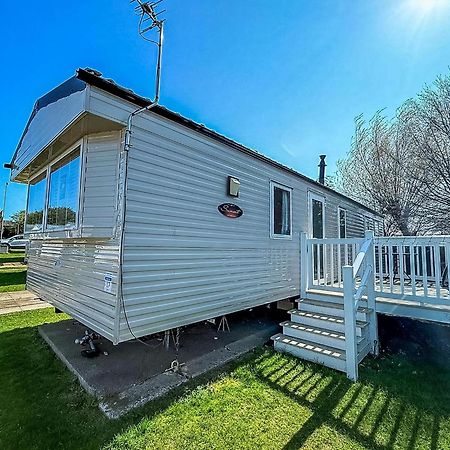 Great 6 Berth Caravan With Decking At Manor Park In Hunstanton Ref 23017B Buitenkant foto
