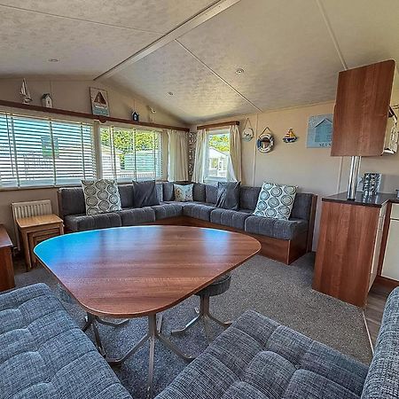 Great 6 Berth Caravan With Decking At Manor Park In Hunstanton Ref 23017B Buitenkant foto