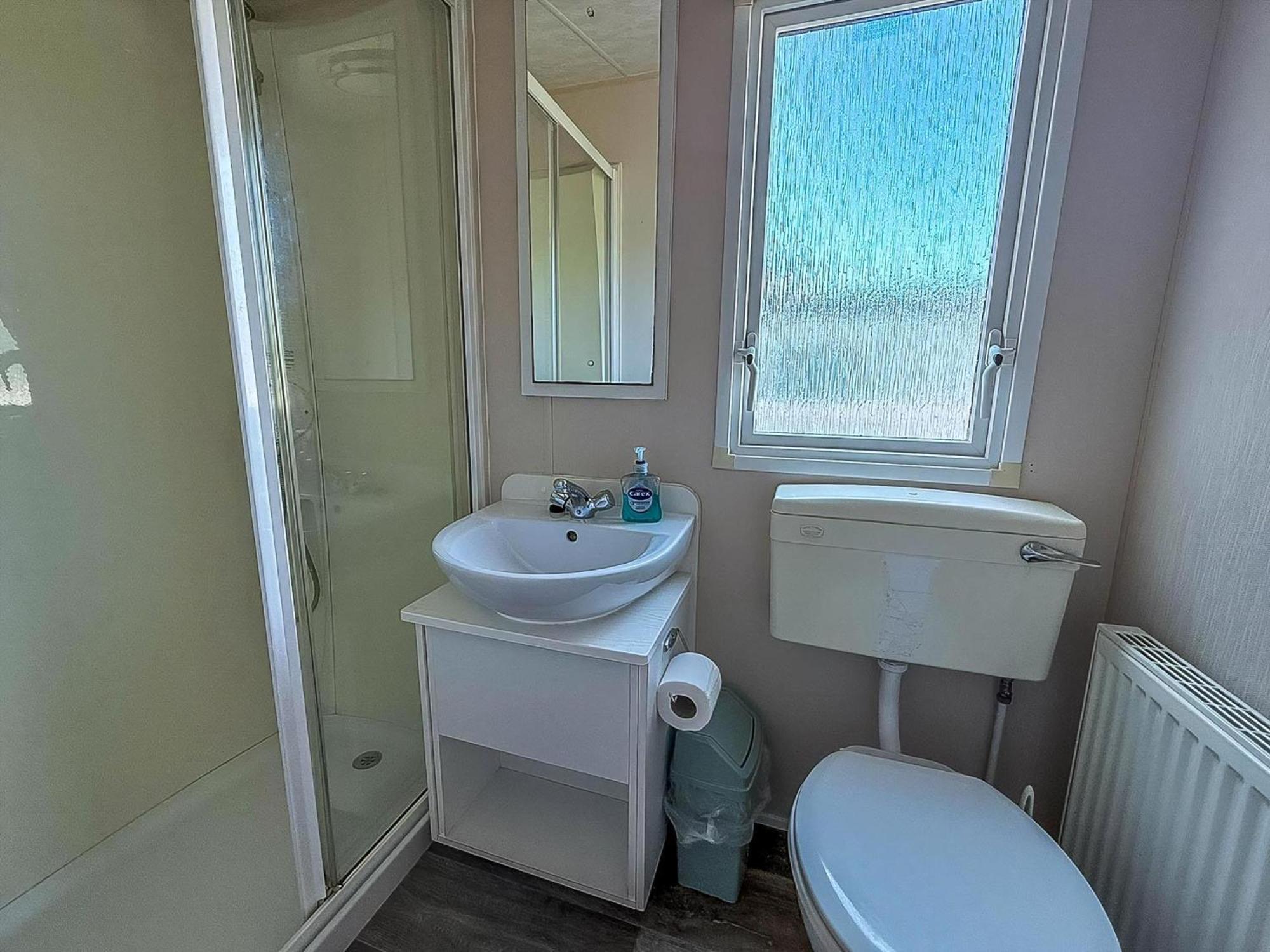 Great 6 Berth Caravan With Decking At Manor Park In Hunstanton Ref 23017B Buitenkant foto