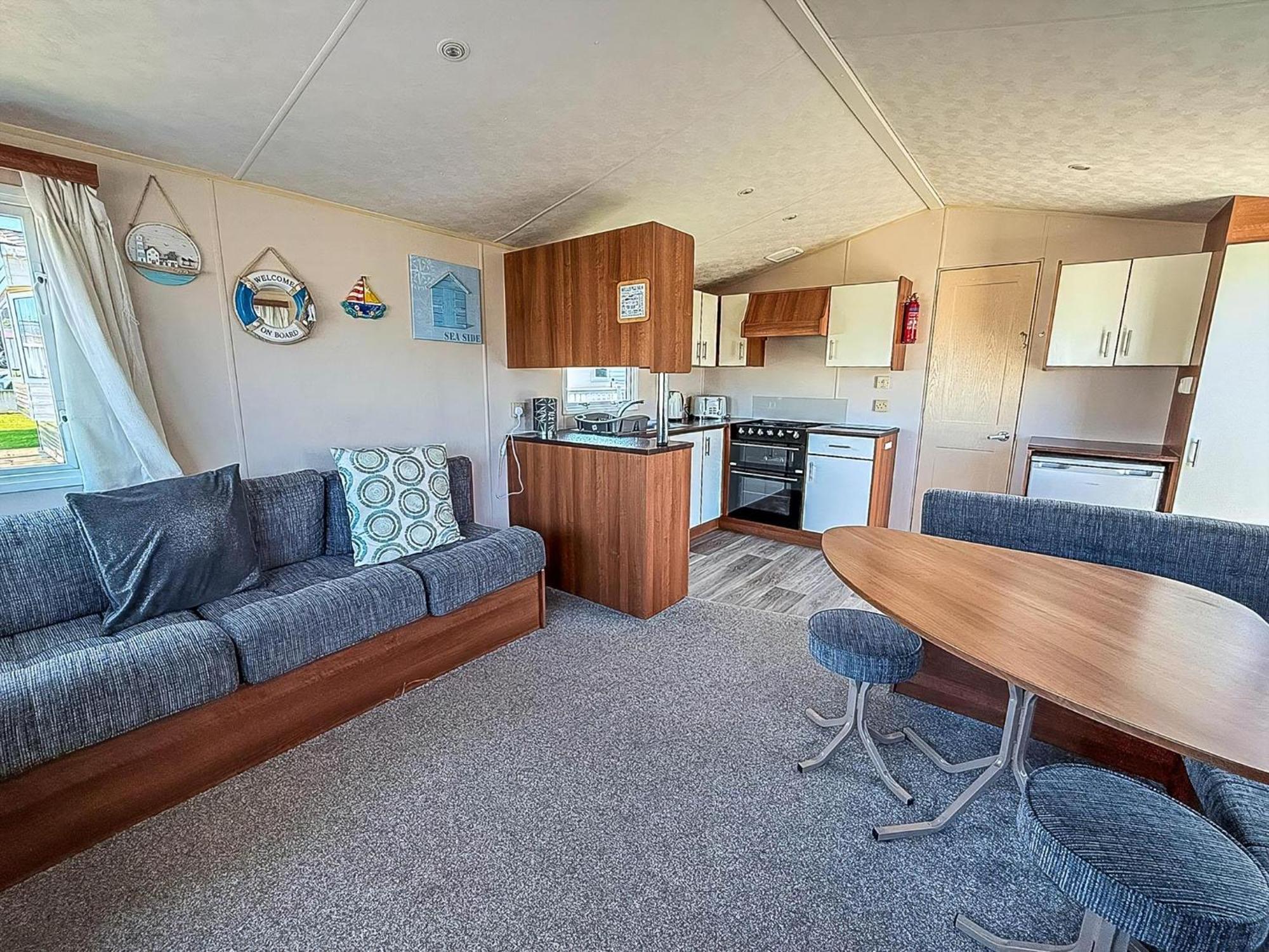 Great 6 Berth Caravan With Decking At Manor Park In Hunstanton Ref 23017B Buitenkant foto