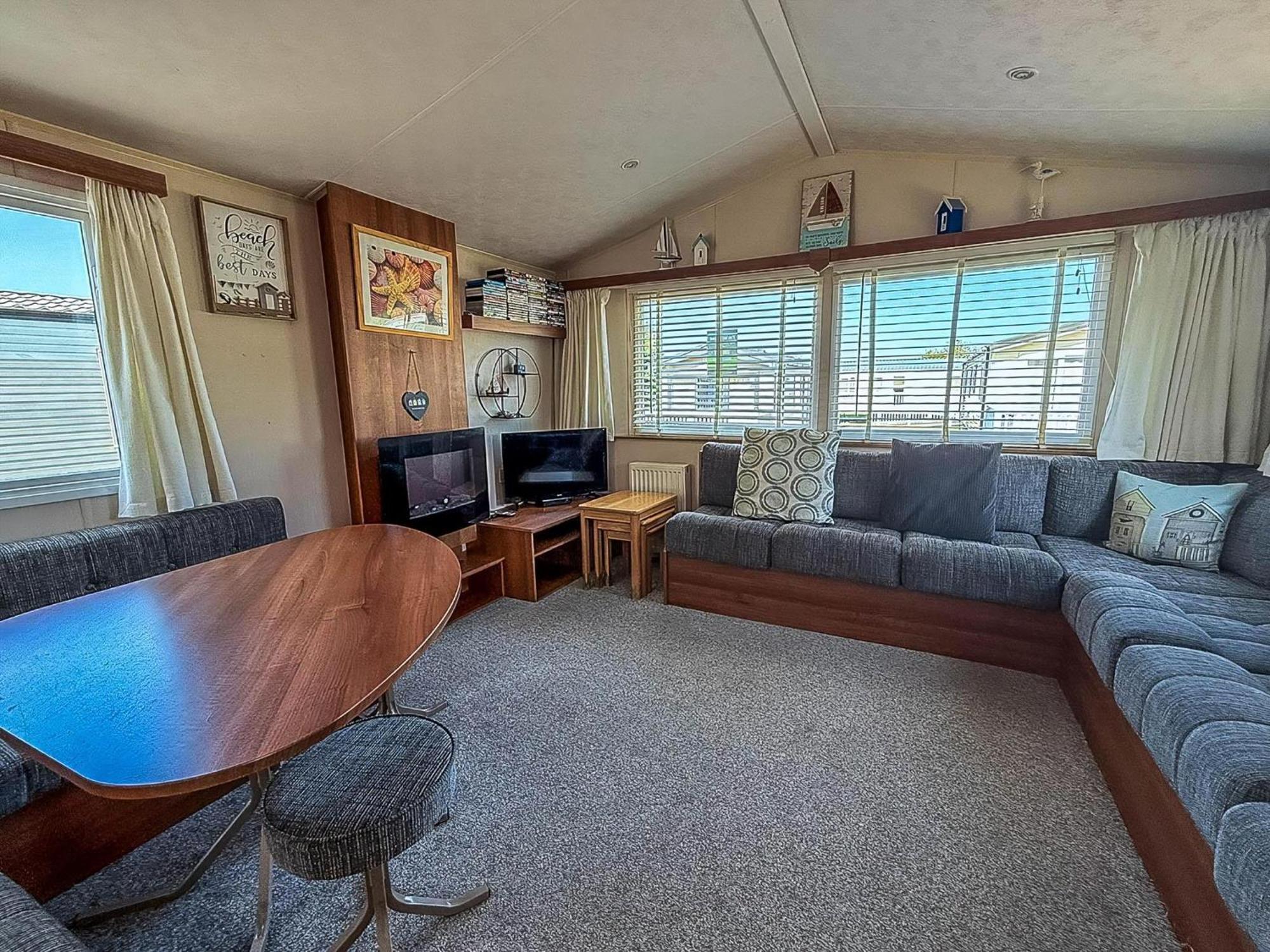 Great 6 Berth Caravan With Decking At Manor Park In Hunstanton Ref 23017B Buitenkant foto